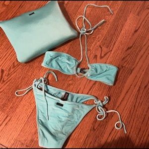 Triangl bikini///INCLUDES BAG